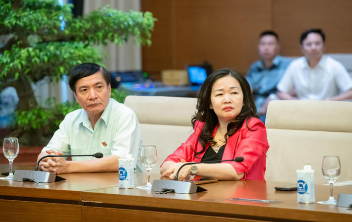 Tổng Thư ký Quốc hội, Chủ nhiệm Văn phòng Quốc hội Bùi Văn Cường trao quyết định bổ nhiệm cán bộ 