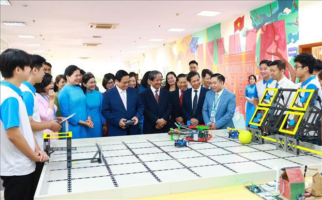 Thủ tướng Phạm Minh Chính: Tạo nên bức tranh đẹp, giàu bản sắc của Phụ nữ Việt Nam