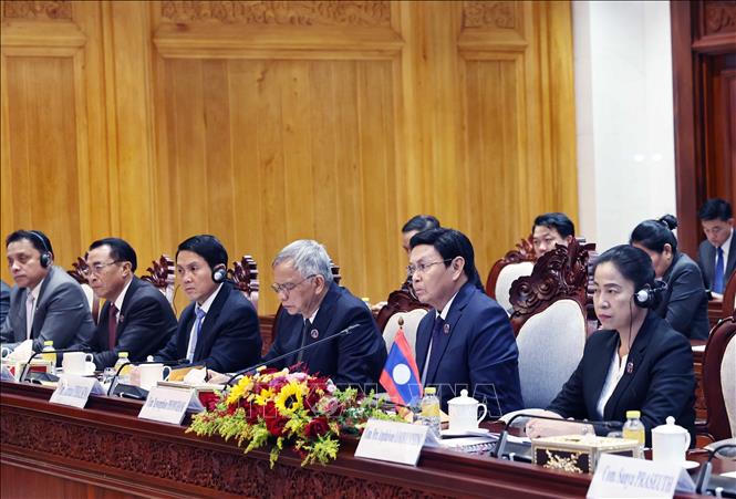 Chủ tịch Quốc hội Trần Thanh Mẫn hội đàm với Chủ tịch Quốc hội Lào