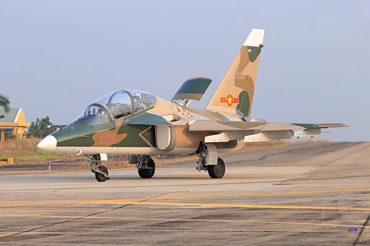 Học viên phi công Trung đoàn 940, Trường Sỹ quan Không quân phô diễn kỹ năng bay chiến đấu