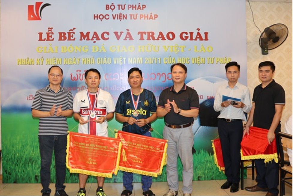 Học viện tư pháp tổ chức Giải bóng đá giao hữu Việt - Lào