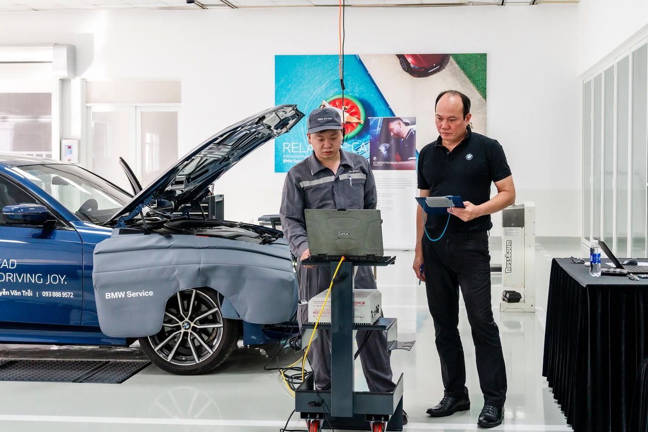 Đội ngũ kỹ thuật viên THACO AUTO đạt chứng chỉ quốc tế từ thương hiệu BMW