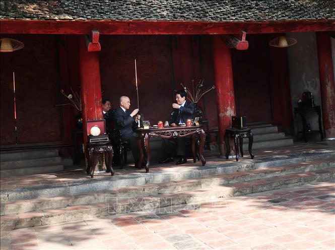 Chủ tịch nước Lương Cường và Quốc vương Campuchia thưởng trà tại Văn Miếu – Quốc Tử Giám