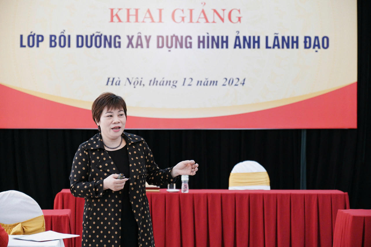 Khai giảng lớp bồi dưỡng xây dựng hình ảnh lãnh đạo 