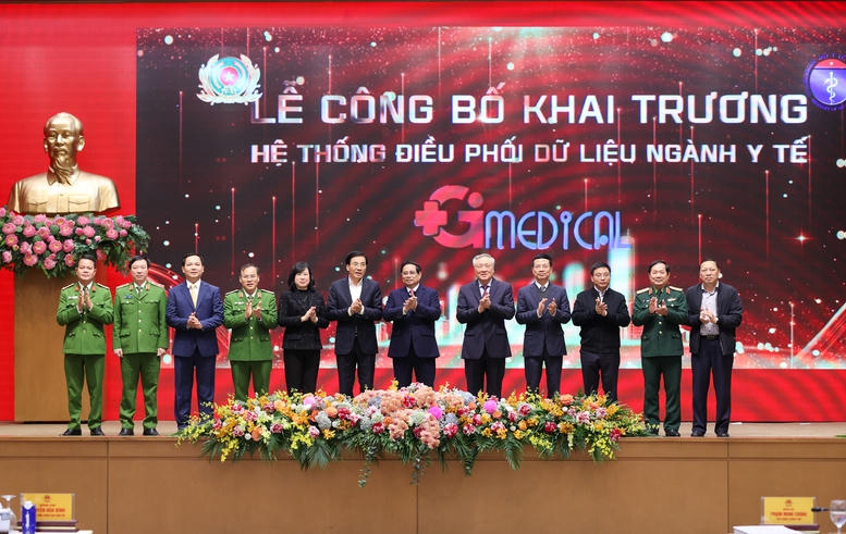 Thủ tướng: Chuyển từ 'xin - cho' sang chủ động phục vụ dịch vụ công với người dân, doanh nghiệp