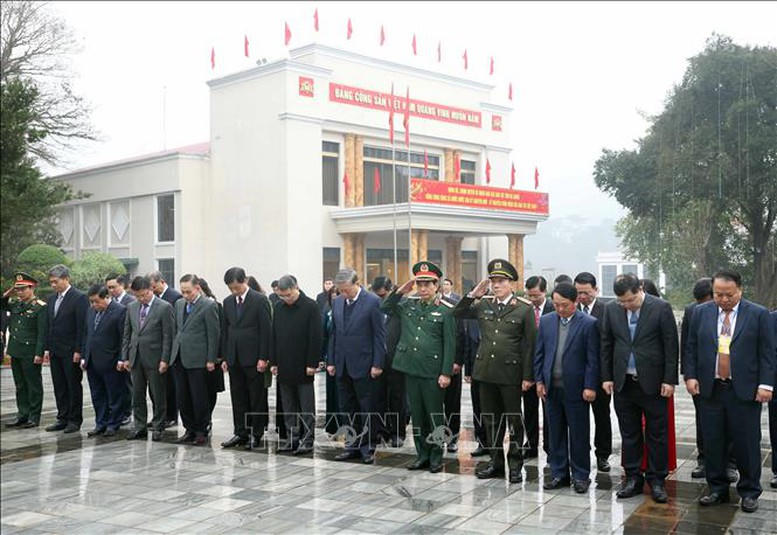 Tổng Bí thư Tô Lâm dâng hoa tưởng nhớ Chủ tịch Hồ Chí Minh tại Hà Giang