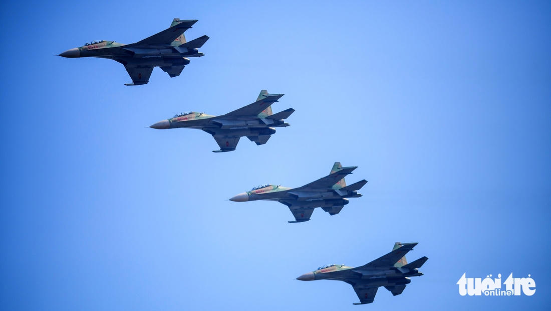 Mãn nhãn cảnh trực thăng, tiêm kích tập dượt trên bầu trời các tỉnh phía Nam 