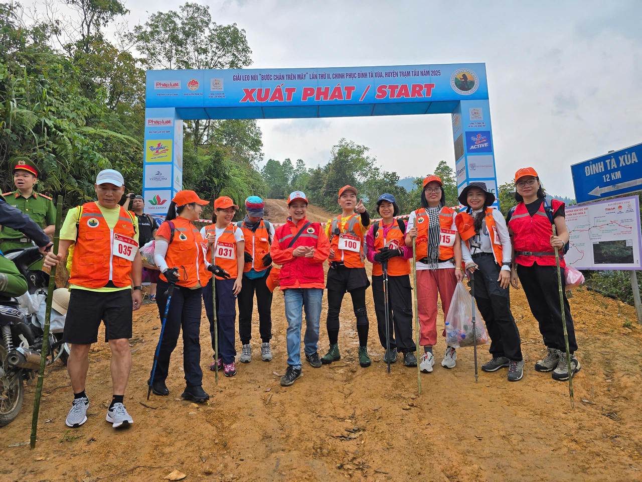 Người đầu tiên 'cán đích' 'Bước chân trên mây' lần II - chinh phục đỉnh Tà Xùa 