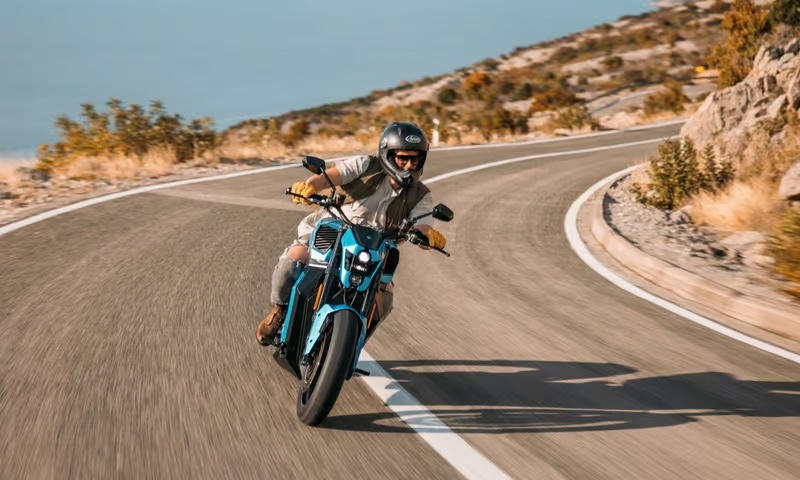 Xe máy điện đạt kỷ lục thế giới khi đi 311 km với một lần sạc 