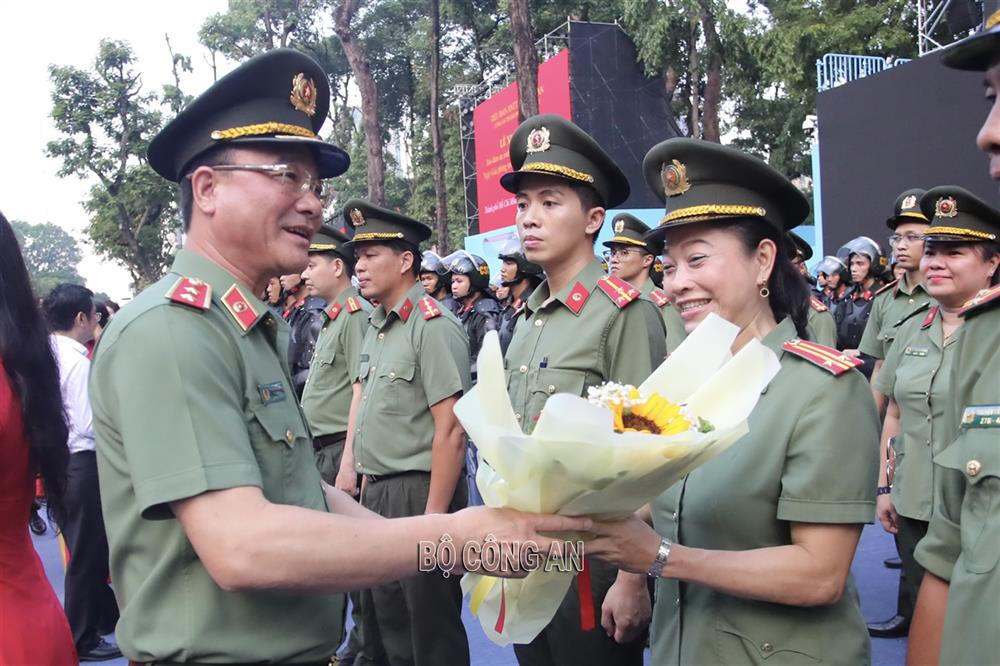 Phát lệnh xuất quân bảo đảm an toàn Lễ Kỷ niệm 50 Ngày Giải phóng miền nam, thống nhất đất nước