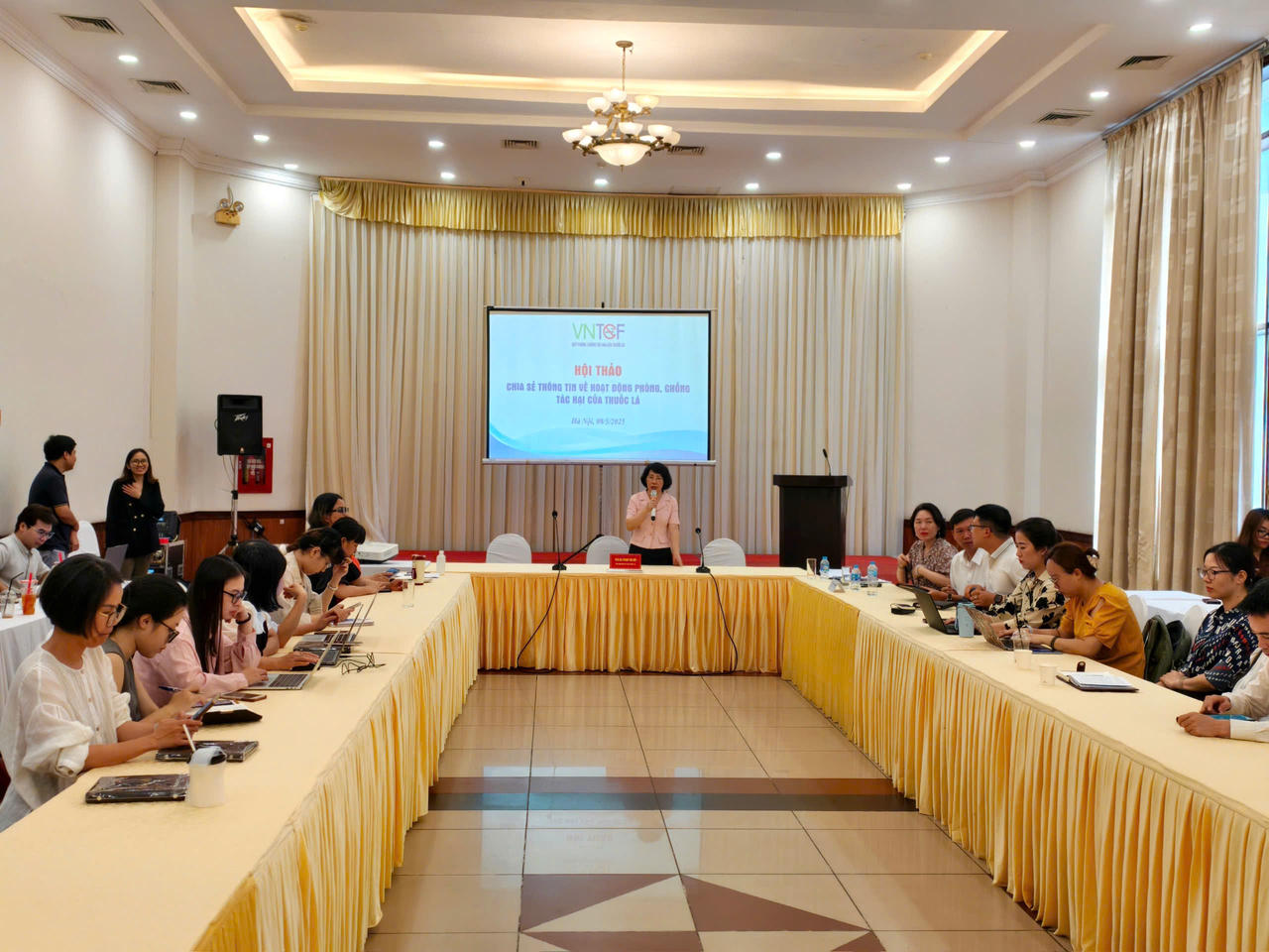 Tăng mạnh thuế thuốc lá - Giải pháp đột phá trong 'cuộc chiến' bảo vệ sức khỏe cộng đồng