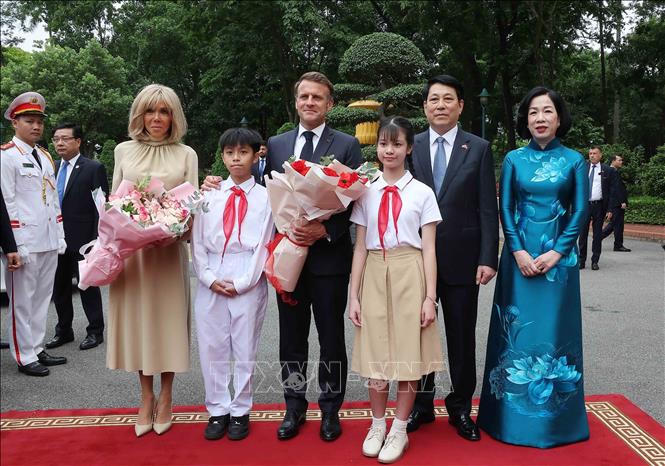 Chủ tịch nước Lương Cường chủ trì lễ đón cấp Nhà nước Tổng thống Cộng hòa Pháp