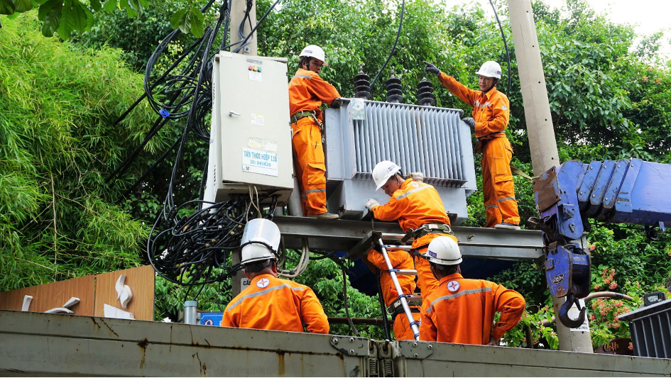 Điện lực TP.HCM tăng cường an toàn điện mùa mưa bão
