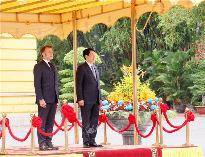 Chủ tịch nước Lương Cường chủ trì lễ đón cấp Nhà nước Tổng thống Cộng hòa Pháp