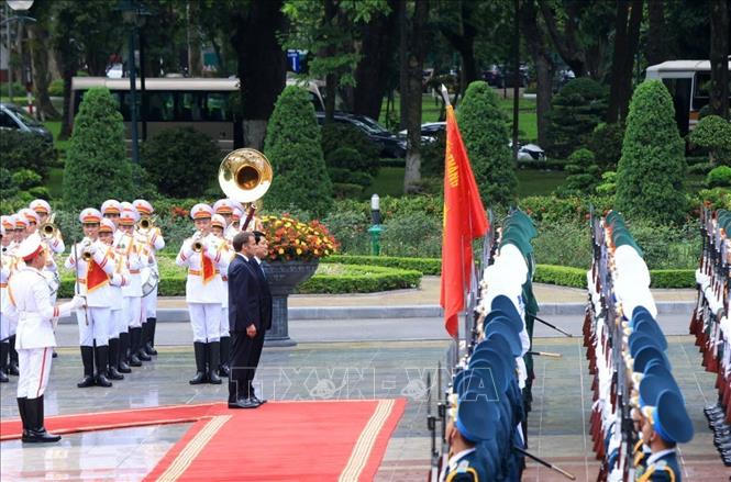 Chủ tịch nước Lương Cường chủ trì lễ đón cấp Nhà nước Tổng thống Cộng hòa Pháp