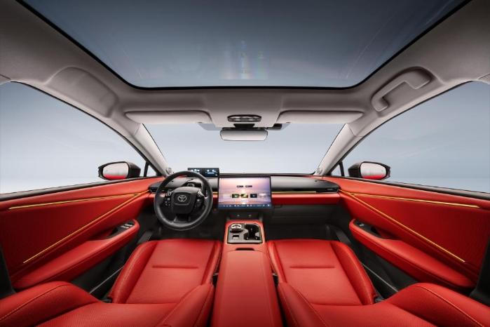 Toyota ra mắt SUV điện bZ5 giá chỉ từ 18.000 USD tại Trung Quốc