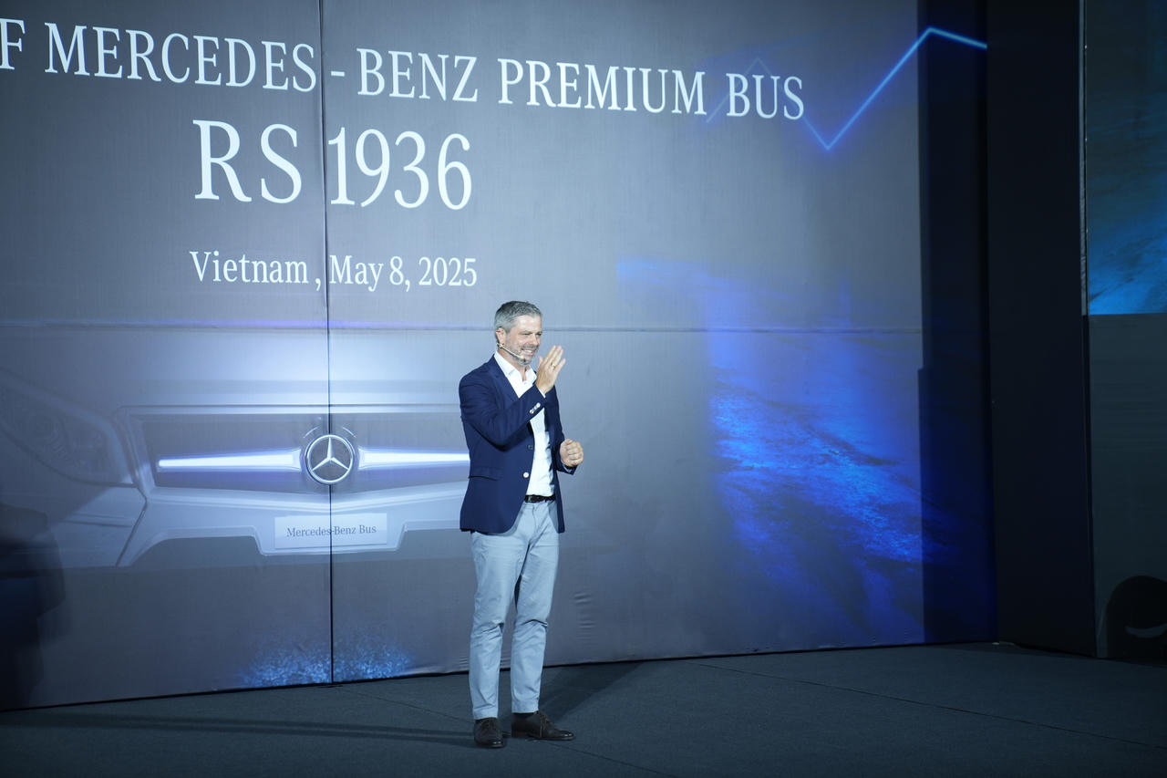 THACO AUTO xuất khẩu xe bus cao cấp Mercedes-Benz RS 1936 sang thị trường Thái Lan 