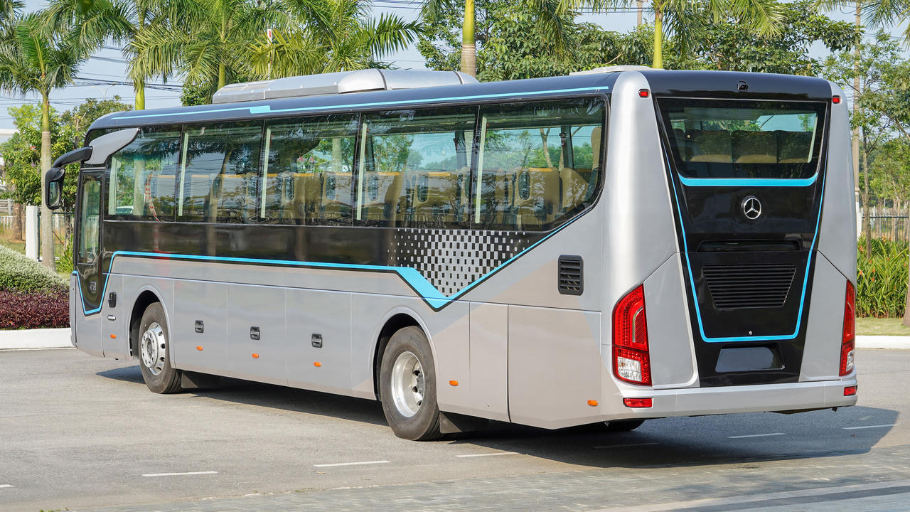 THACO AUTO xuất khẩu xe bus cao cấp Mercedes-Benz RS 1936 sang thị trường Thái Lan 