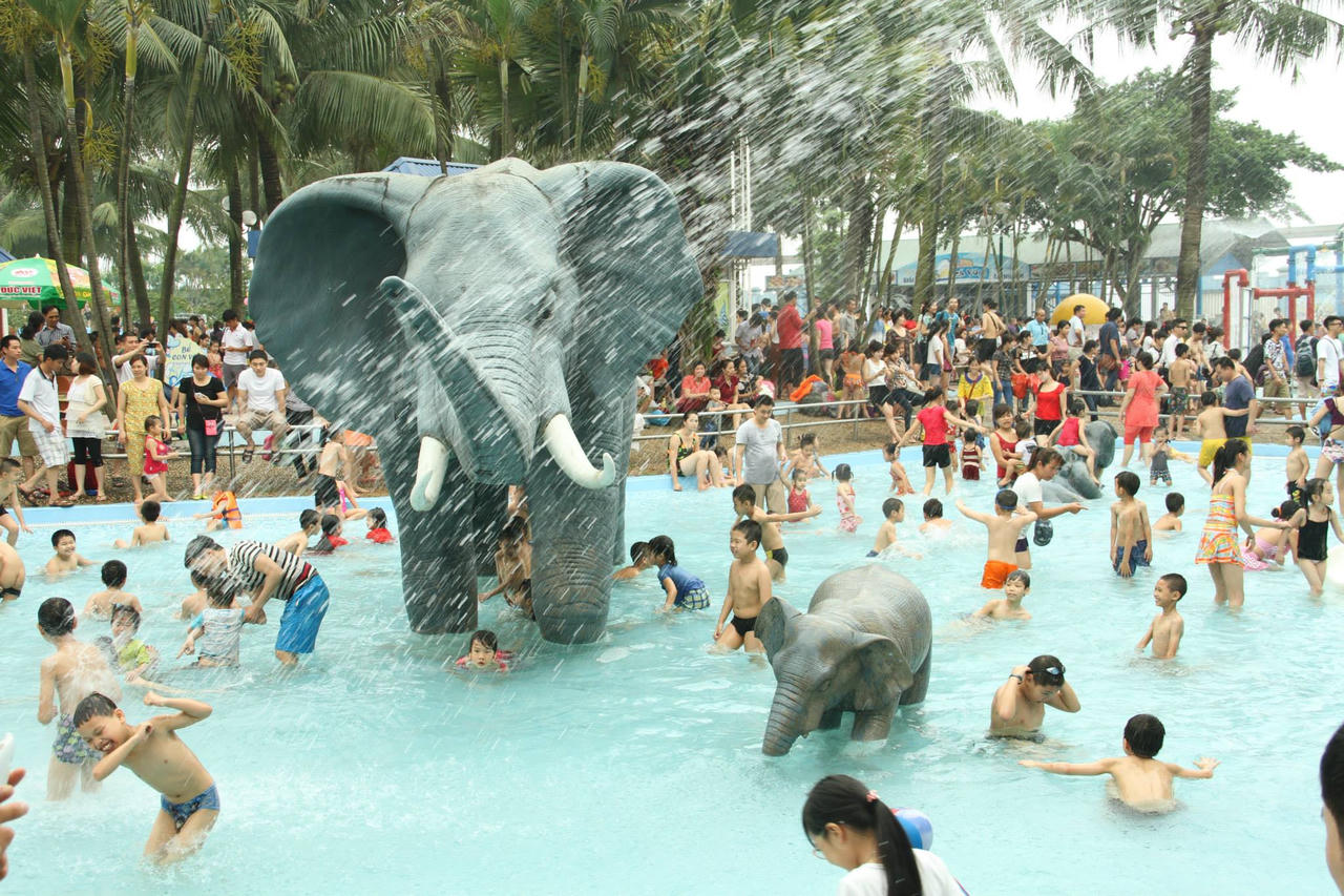 ​  Công viên Hồ Tây sẽ chấm dứt cảnh hỗn loạn trèo rào