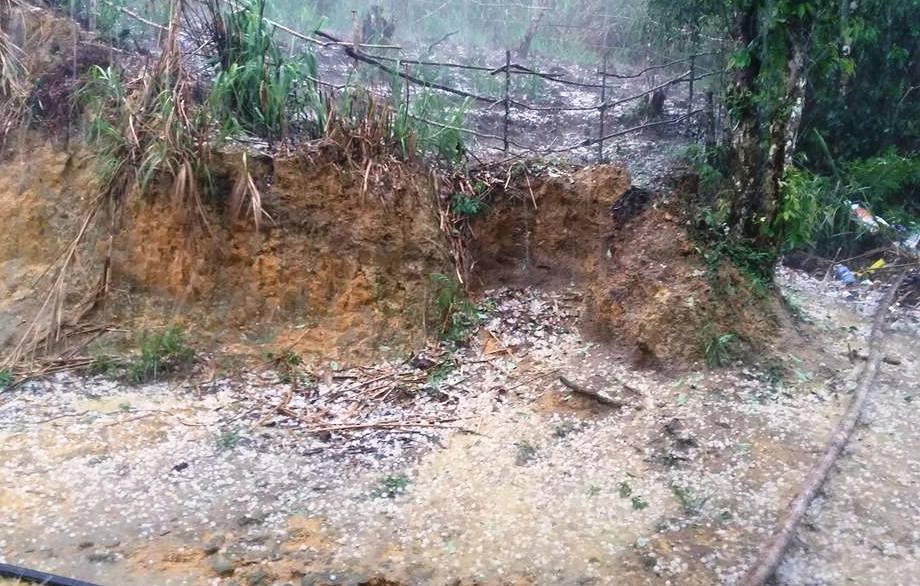 Quảng Nam xuất hiện mưa đá to như quả trứng gà