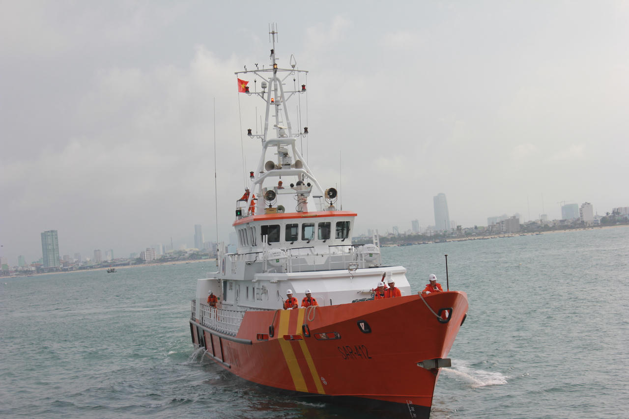 34 thuyền viên bị tàu lạ đâm chìm tàu đã cập bờ an toàn