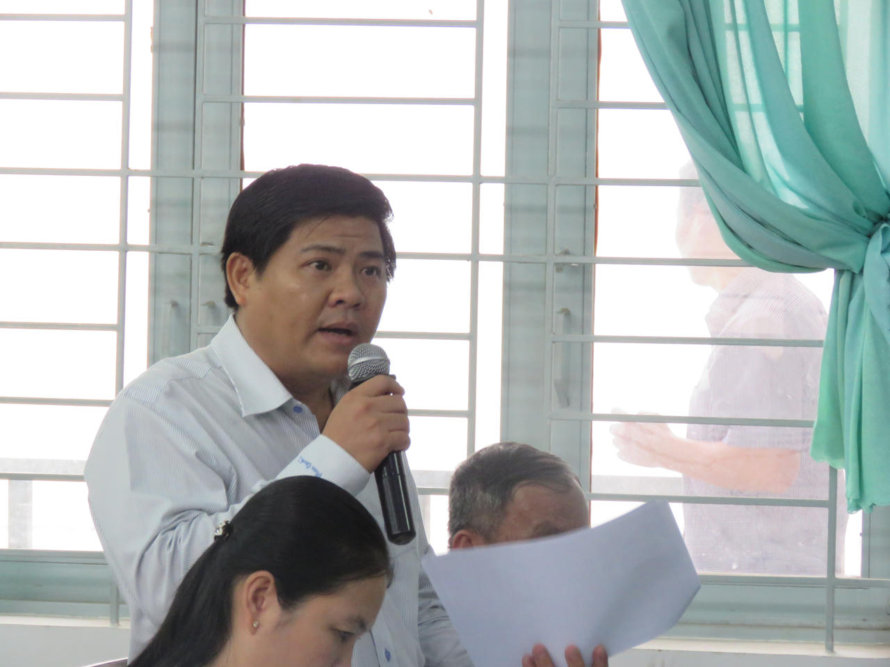 Bí thư Đinh La Thăng: “Các anh thử ở cạnh bãi rác một tối xem chịu được không?”