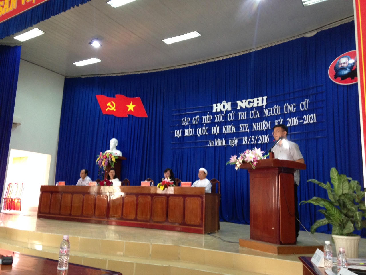 Bộ trưởng Lê Thành Long tận tâm lắng nghe và giải đáp thấu đáo nhiều kiến nghị của cử tri