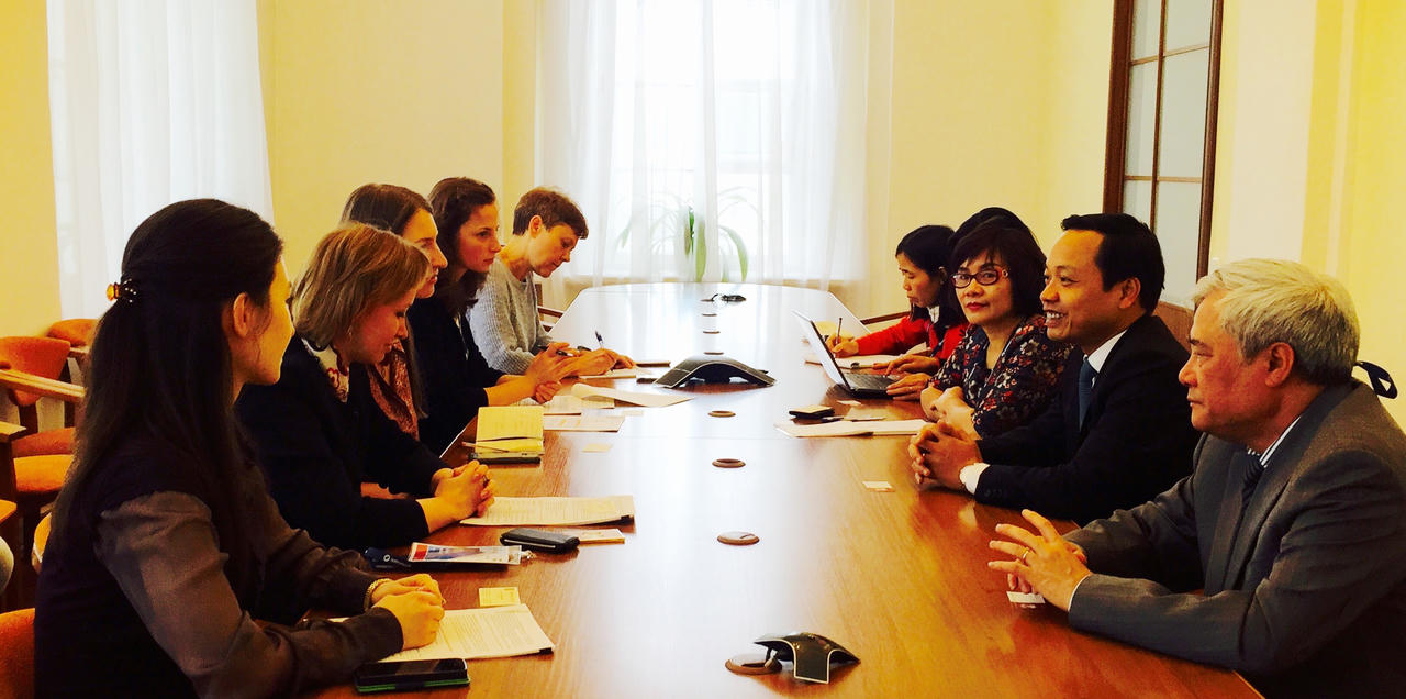 Thứ trưởng Trần Tiến Dũng tham dự Diễn đàn pháp lý quốc tế Xanh Pê-téc-bua lần thứ 6 