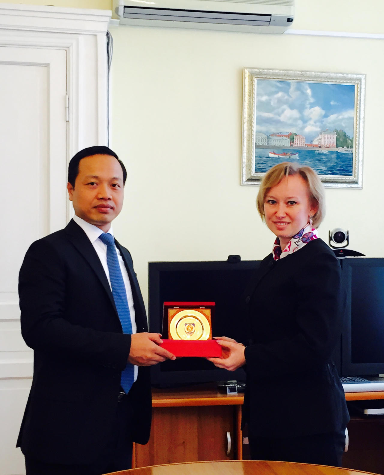 Thứ trưởng Trần Tiến Dũng tham dự Diễn đàn pháp lý quốc tế Xanh Pê-téc-bua lần thứ 6 