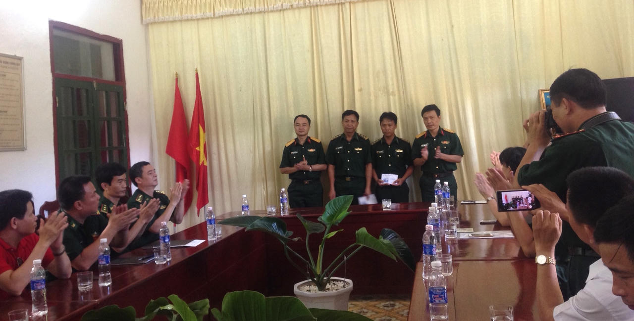 Dâng hương tri ân các Anh hùng liệt sỹ Điện Biên Phủ