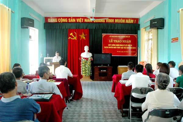 Xúc động những Lễ Trao giấy chứng nhận kết hôn