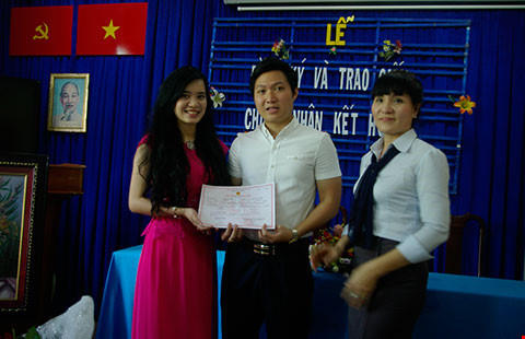 Xúc động những Lễ Trao giấy chứng nhận kết hôn