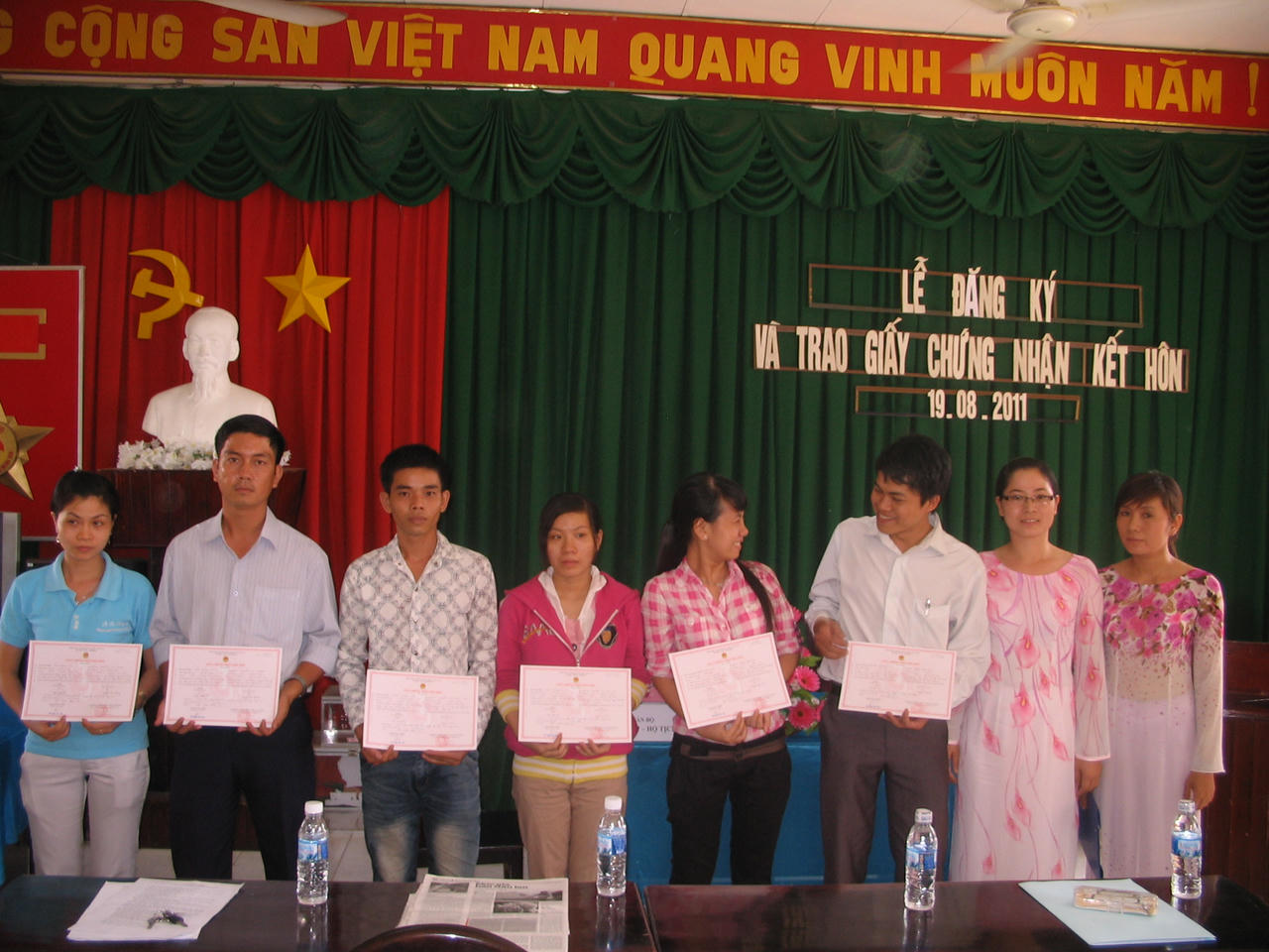 “Lễ cưới pháp luật” của những cặp vợ chồng nghèo