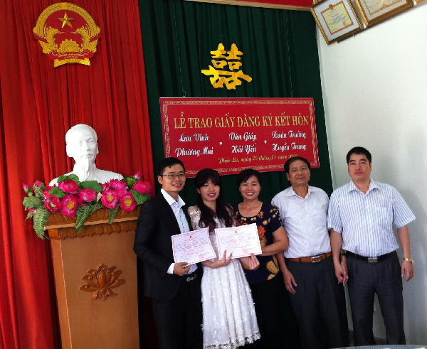 Xúc động những Lễ Trao giấy chứng nhận kết hôn