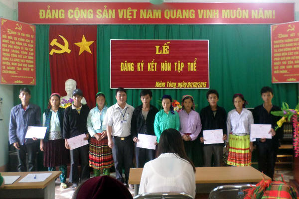 Xúc động những Lễ Trao giấy chứng nhận kết hôn