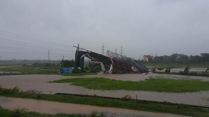 Sáng nay, giao thông Hà Nội tê liệt