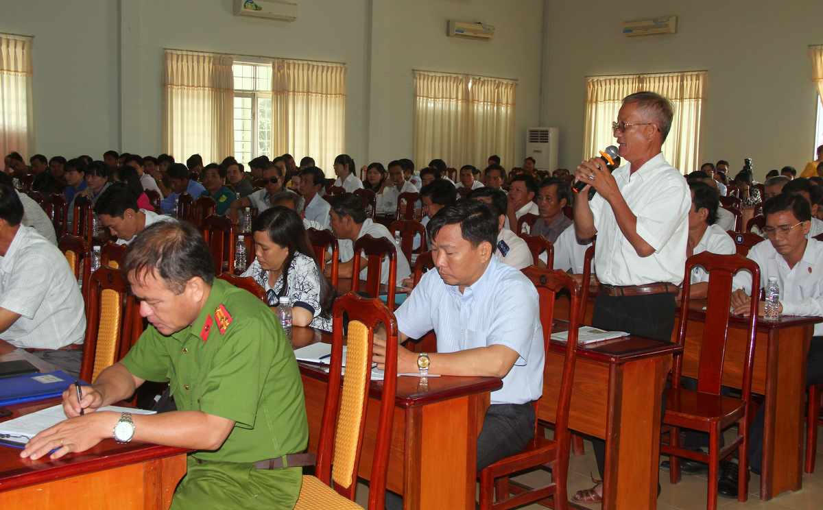 Bộ trưởng Bộ Tư pháp Lê Thành Long tiếp xúc cử tri Kiên Giang sau kỳ họp Quốc hội 