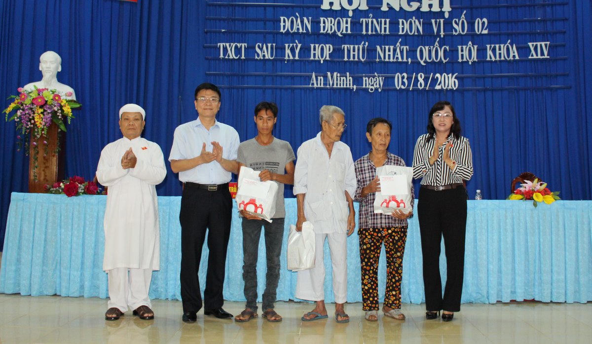 Bộ trưởng Bộ Tư pháp Lê Thành Long tiếp xúc cử tri Kiên Giang sau kỳ họp Quốc hội 