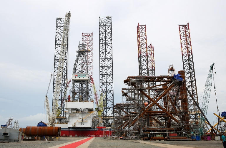 Bàn giao giàn khoan tự nâng "made in Việt Nam"