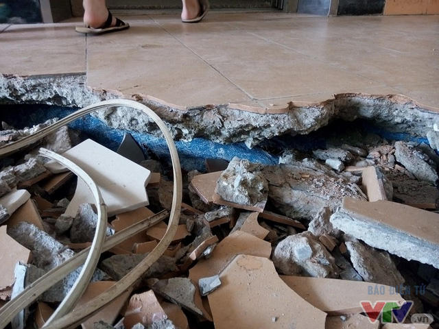 Hà Nội: Sàn nhà chung cư bất ngờ sụt lún nửa đêm, người dân thức trắng lo lắng