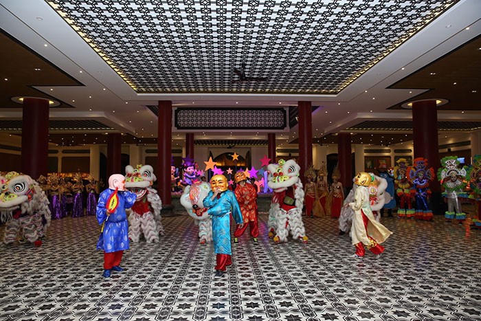 Choáng ngợp lễ hội đèn lồng khổng lồ lớn nhất Miền Trung