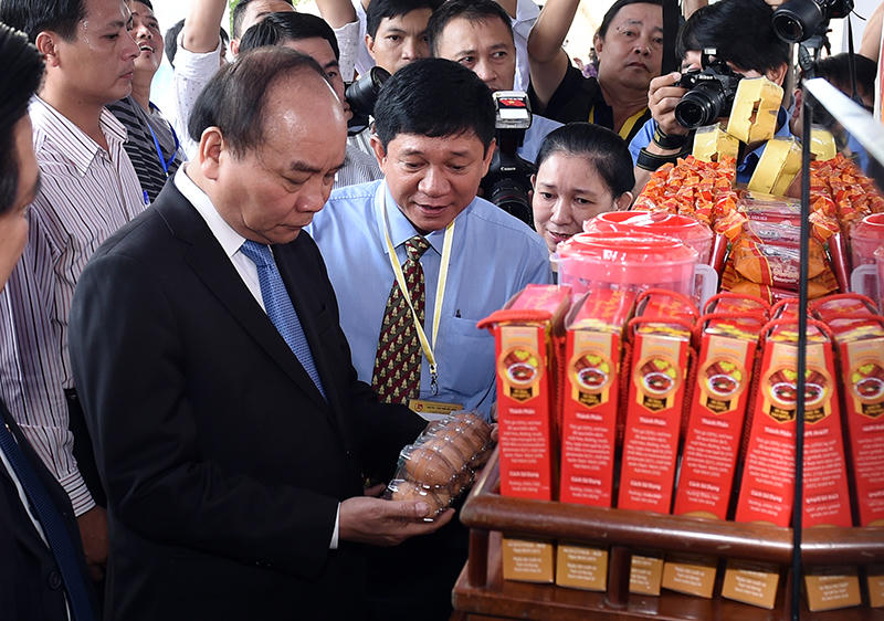 Thủ tướng Chính phủ: “Nhà đầu tư thấy vướng mắc ở đâu, hãy báo cáo tôi“