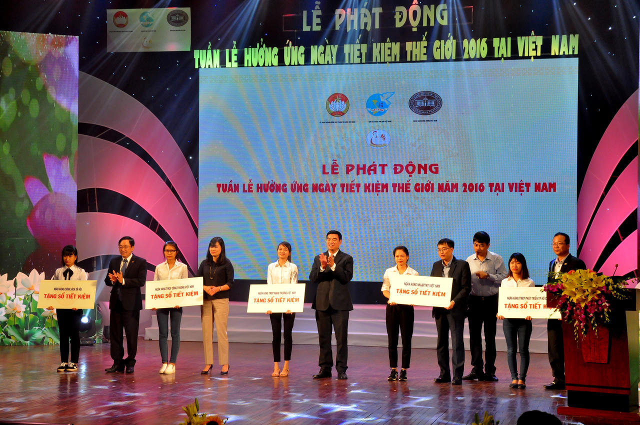 Chủ tịch Nguyễn Thiện Nhân chia sẻ nhiều câu chuyện ý nghĩa về tiết kiệm 