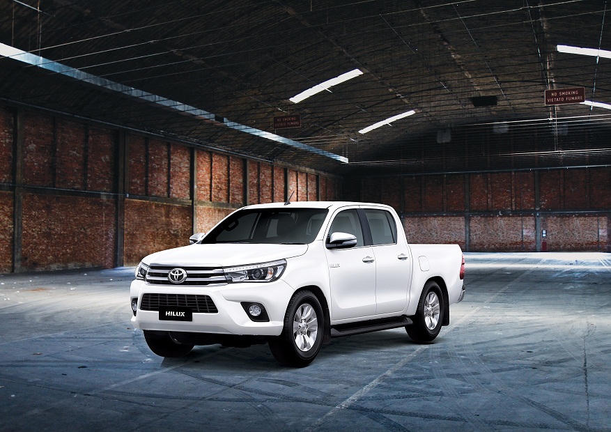 Toyota Việt Nam giới thiệu Hilux mới 2016: Phong cách hơn, mạnh mẽ hơn