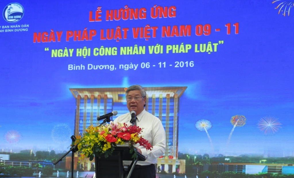 Hàng nghìn công nhân dự Ngày hội Pháp luật ở Bình Dương 