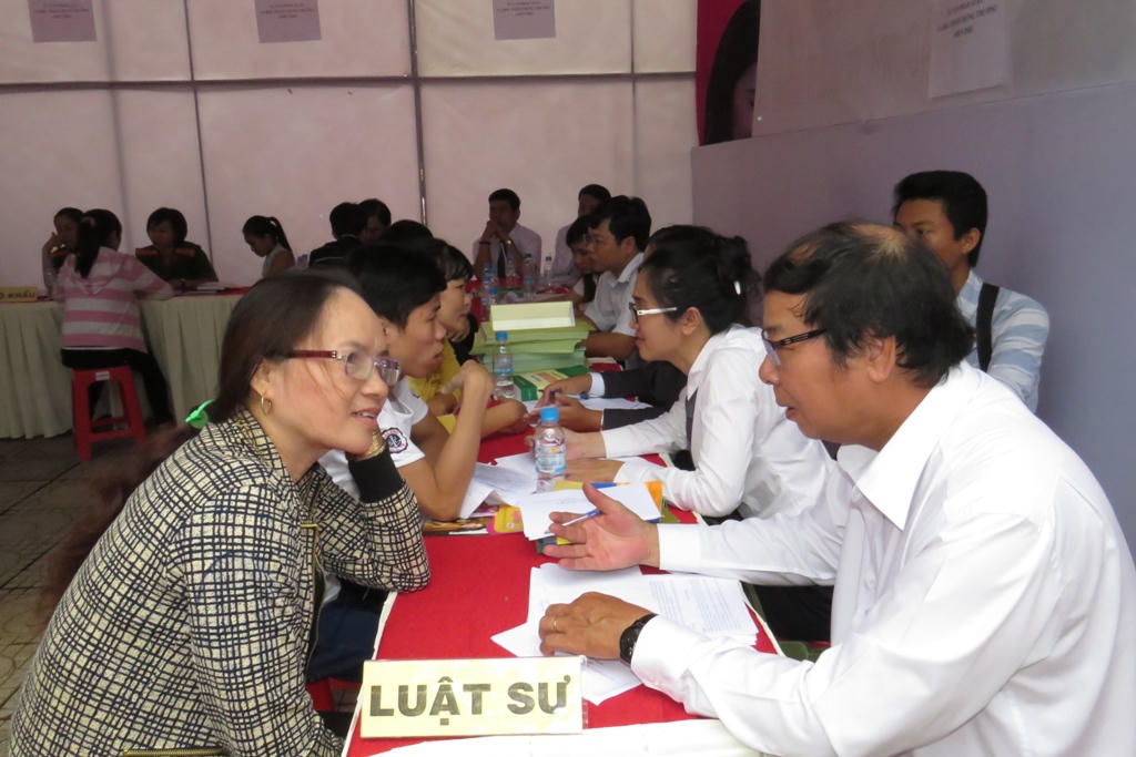 Hàng nghìn công nhân dự Ngày hội Pháp luật ở Bình Dương 