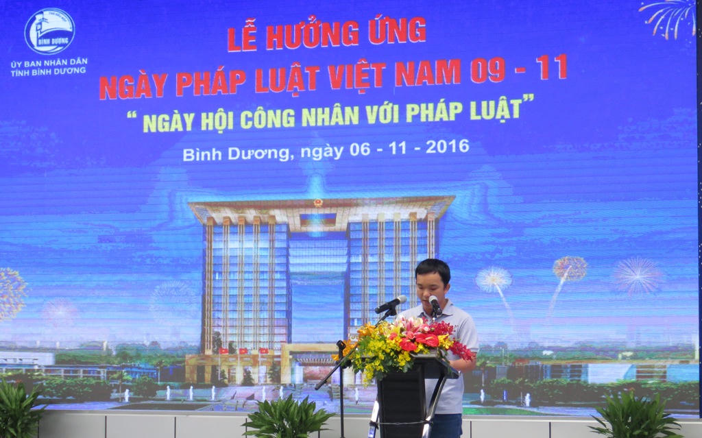 Hàng nghìn công nhân dự Ngày hội Pháp luật ở Bình Dương 