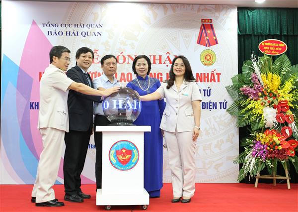 Công bố 10 sự kiện nổi bật của ngành Hải quan năm 2016