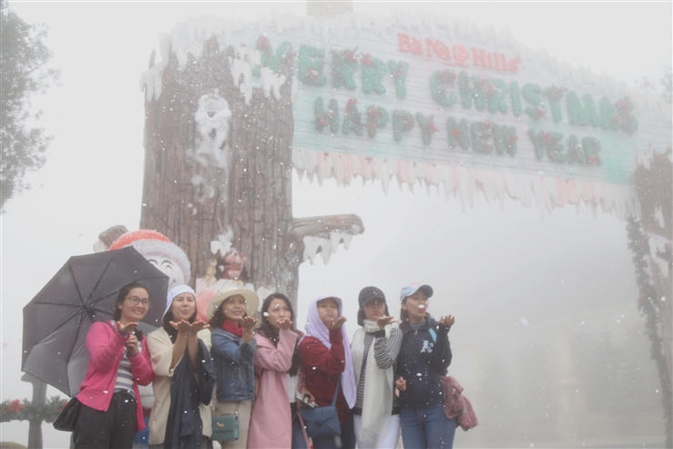 Tuyết rơi ở thế giới cổ tích Noel Bà Nà Hills