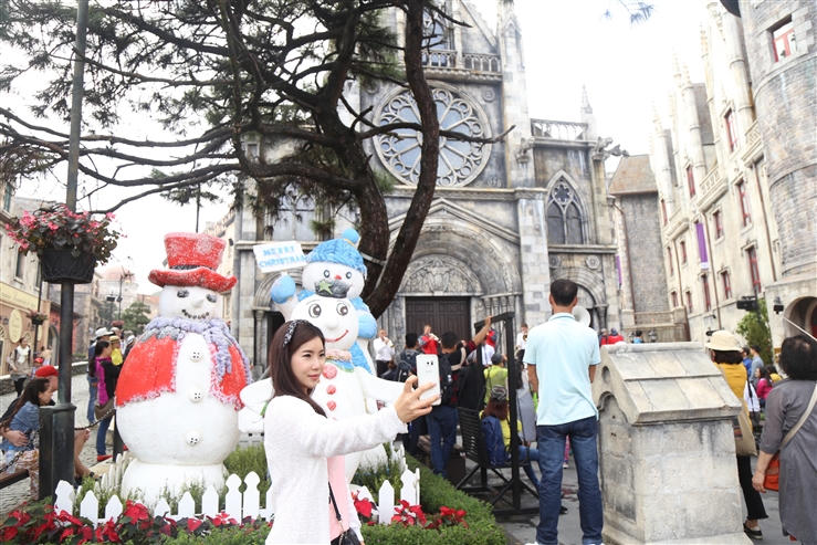 Tuyết rơi ở thế giới cổ tích Noel Bà Nà Hills